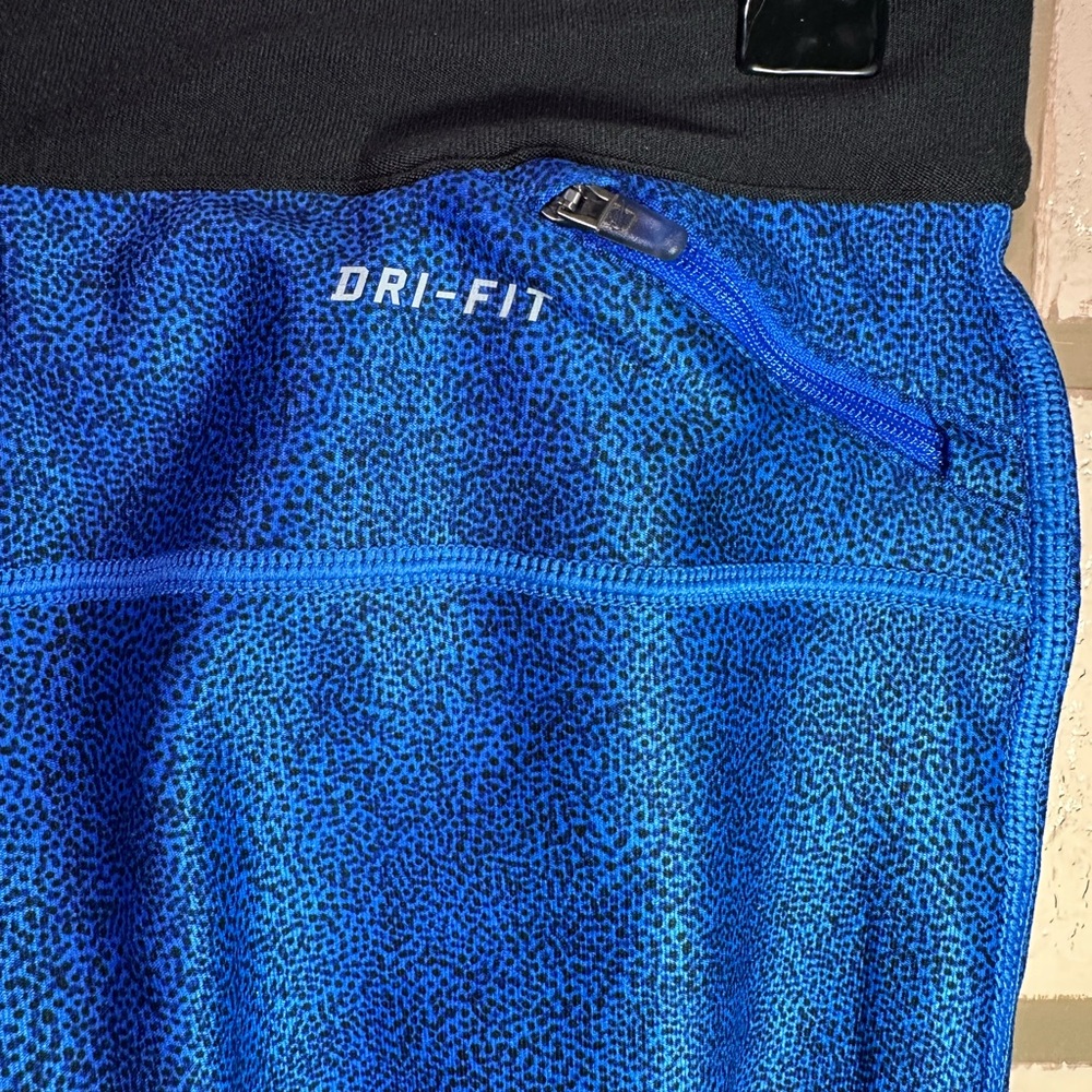 Nike DRI-FIT Capris SIZE Small - Picture 7 of 7